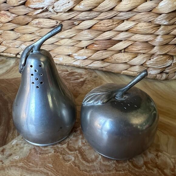Pewter Apple and pear salt and pepper shakers - Picture 1 of 6